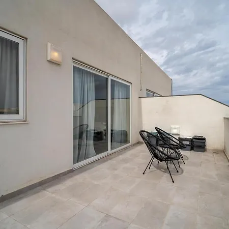 One Of A Kind 5br Penthouse - Fully Equipped With Ac By 360 Estates Gwardamanga