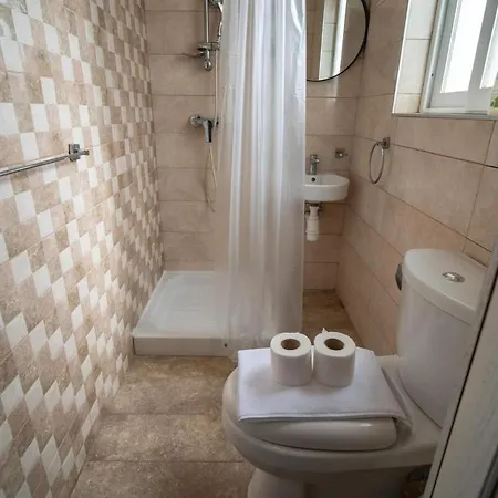 One Of A Kind 5br Penthouse - Fully Equipped With Ac By 360 Estates Gwardamanga